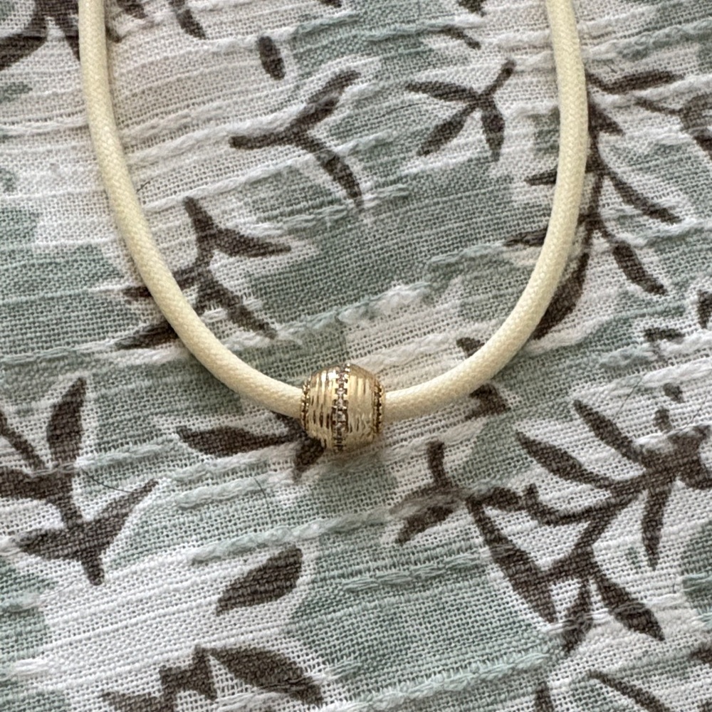 NWT Anthropologie Cream and Gold Necklace